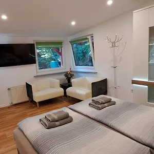 https://bungalow-an-der-tanne-mit-berdachter-terrasse.dusseldorf-hotel.net